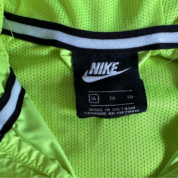 Nike Windrunner running jacket - Picture 3 of 5